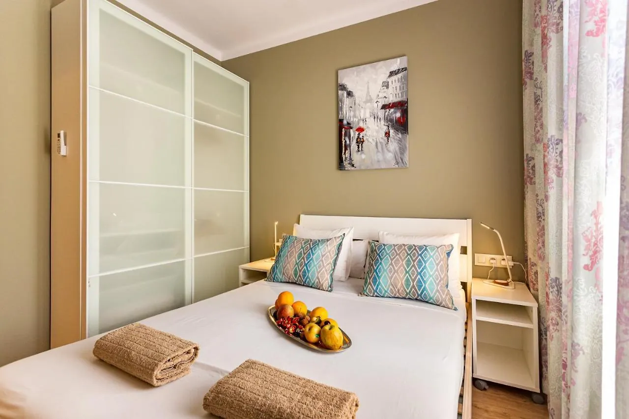Three Bedrooms Apartment Barcellona Spagna
